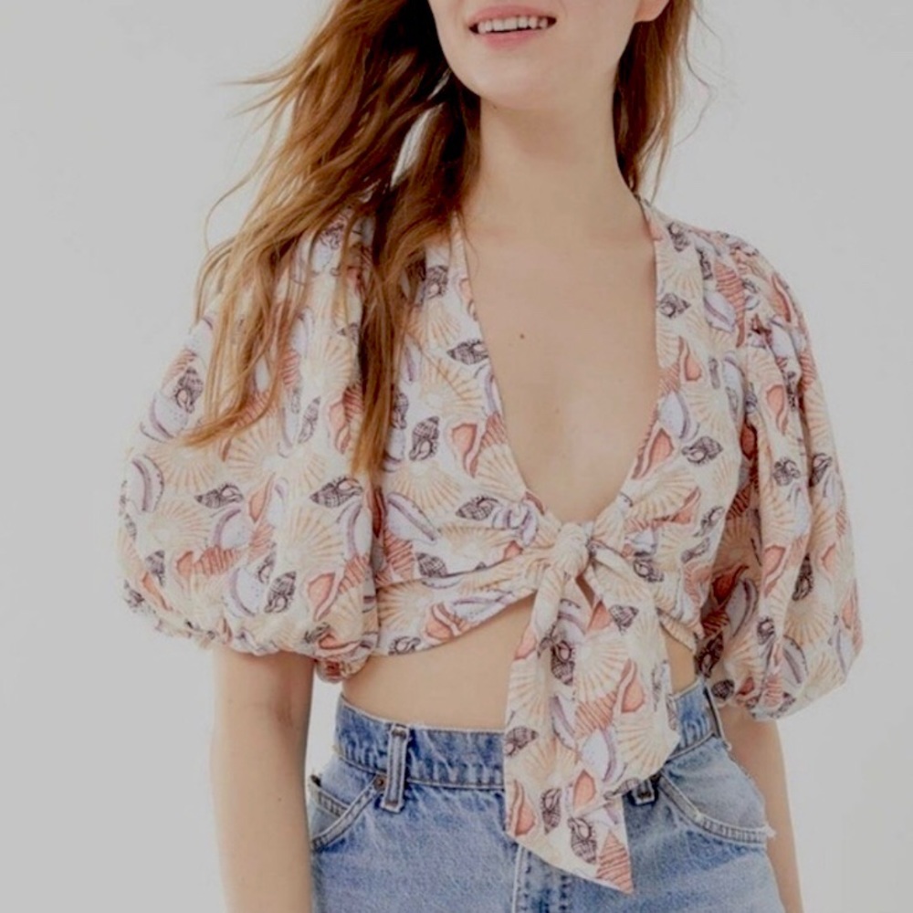 URBAN OUTFITTERS DEVON LINEN SEASHELLS CROP TOP